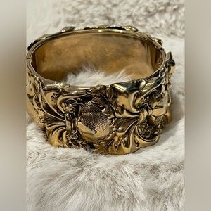 Vintage Gold Embellish Bracelet
